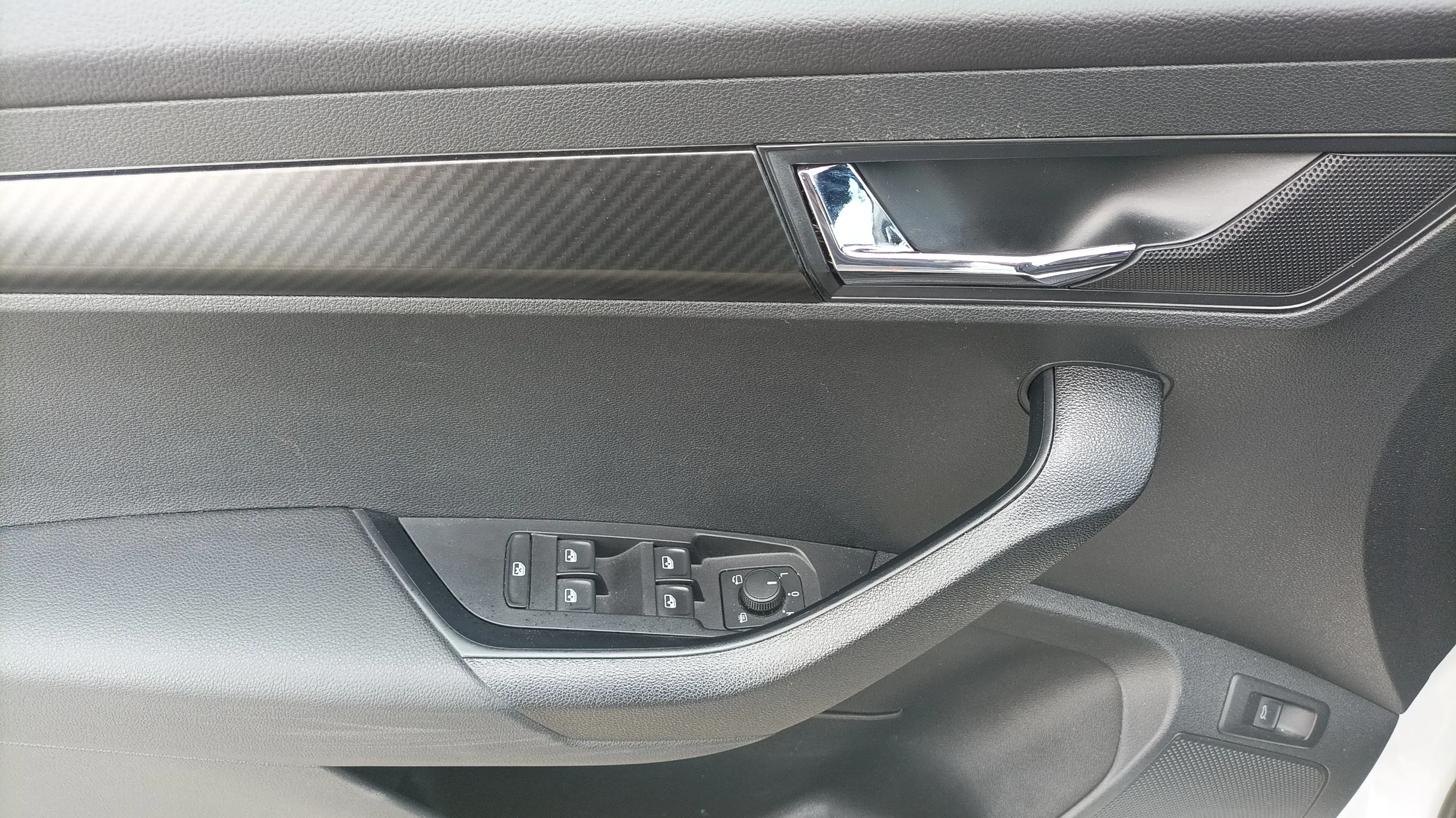 Škoda Karoq 1.5 TSI DSG ACT Scout - foto 27