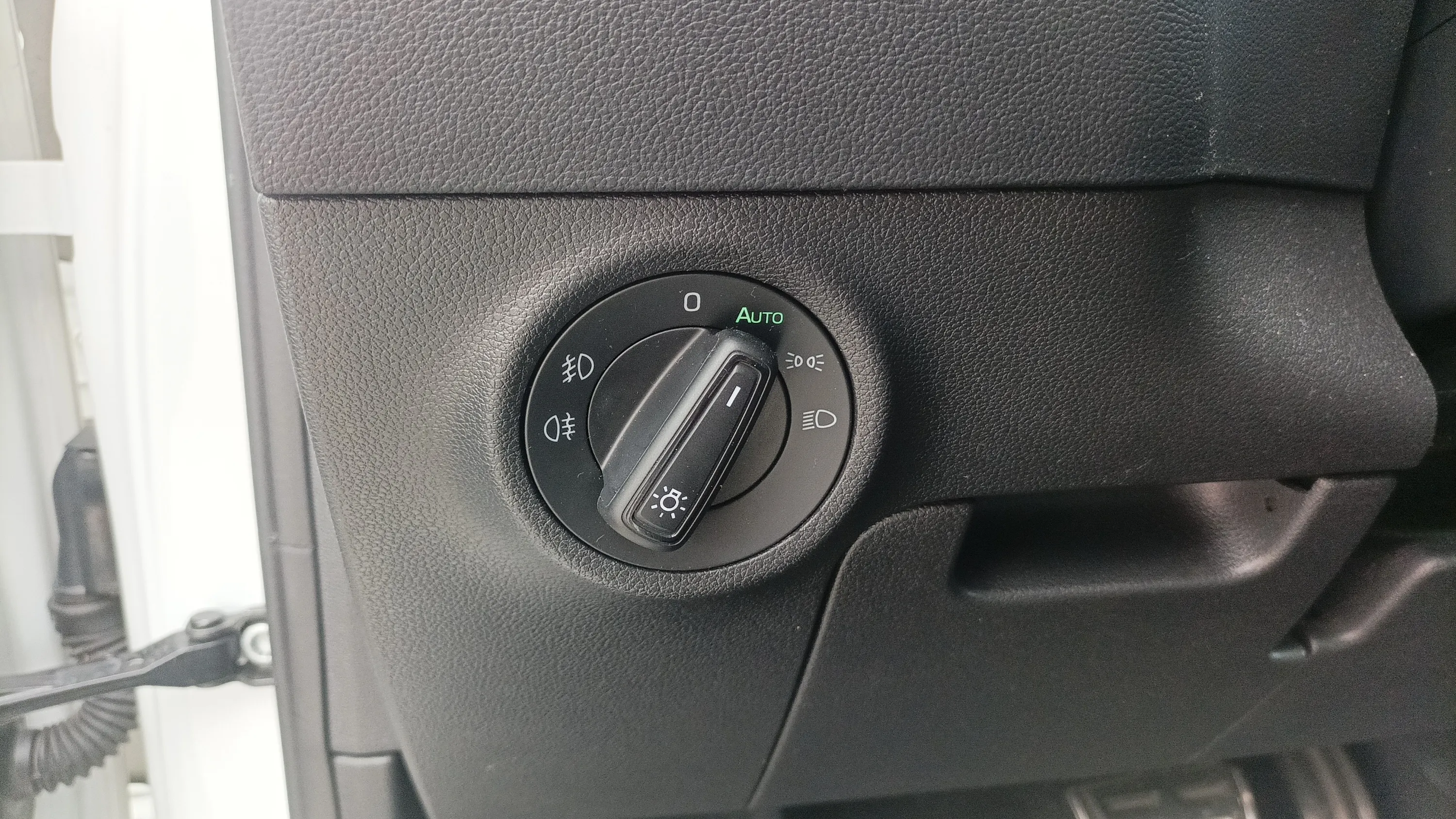 Škoda Karoq 1.5 TSI DSG ACT Scout - foto 26