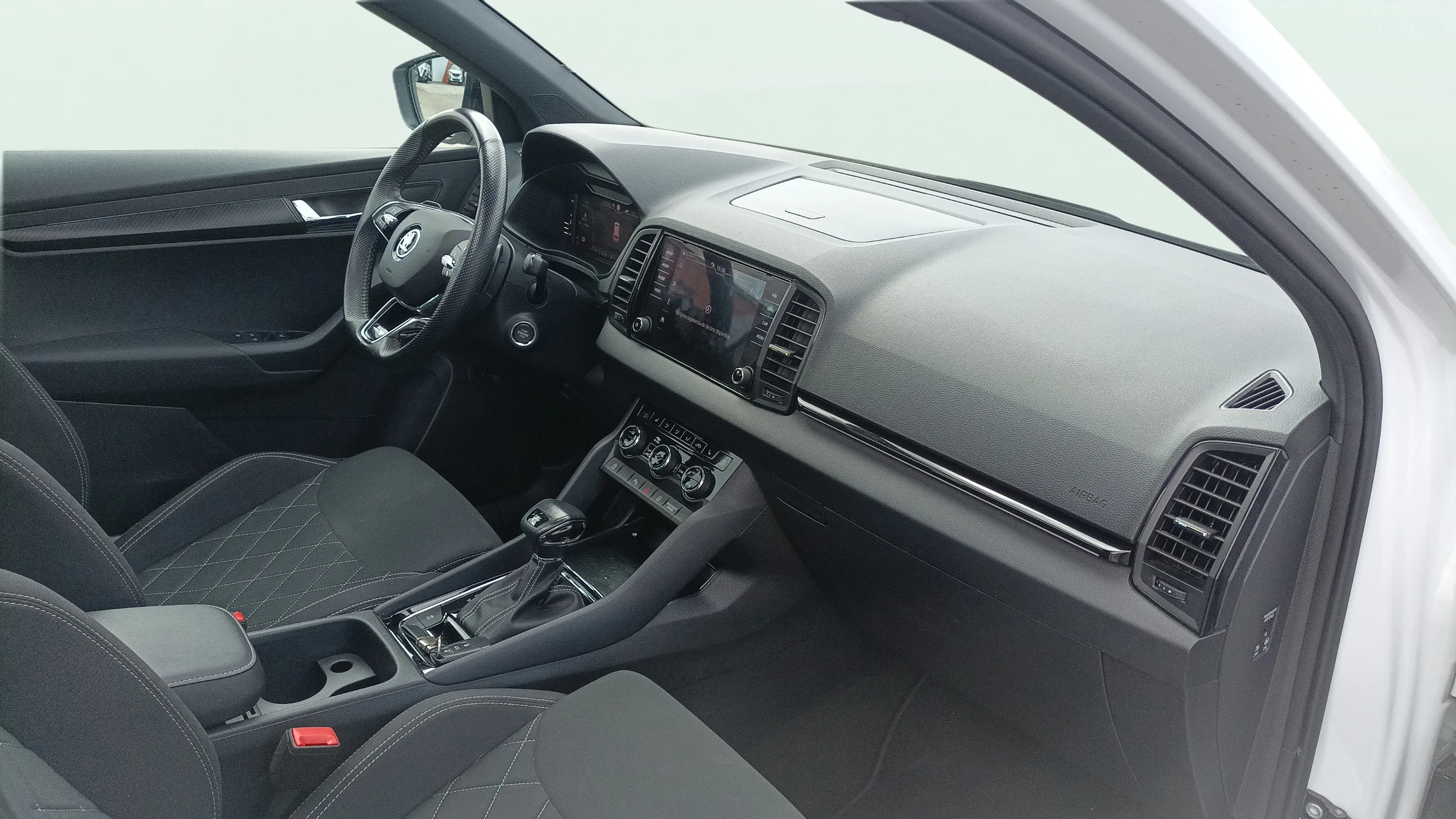 Škoda Karoq 1.5 TSI DSG ACT Scout - foto 17