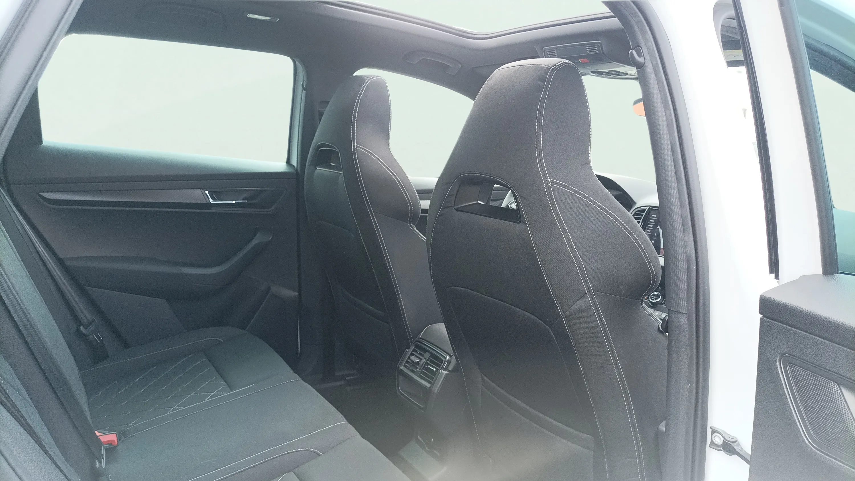 Škoda Karoq 1.5 TSI DSG ACT Scout - foto 18