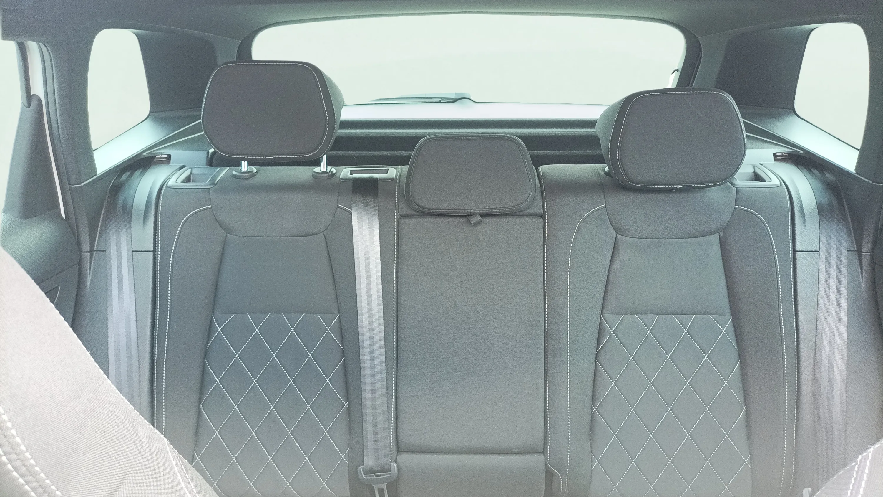 Škoda Karoq 1.5 TSI DSG ACT Scout - foto 23
