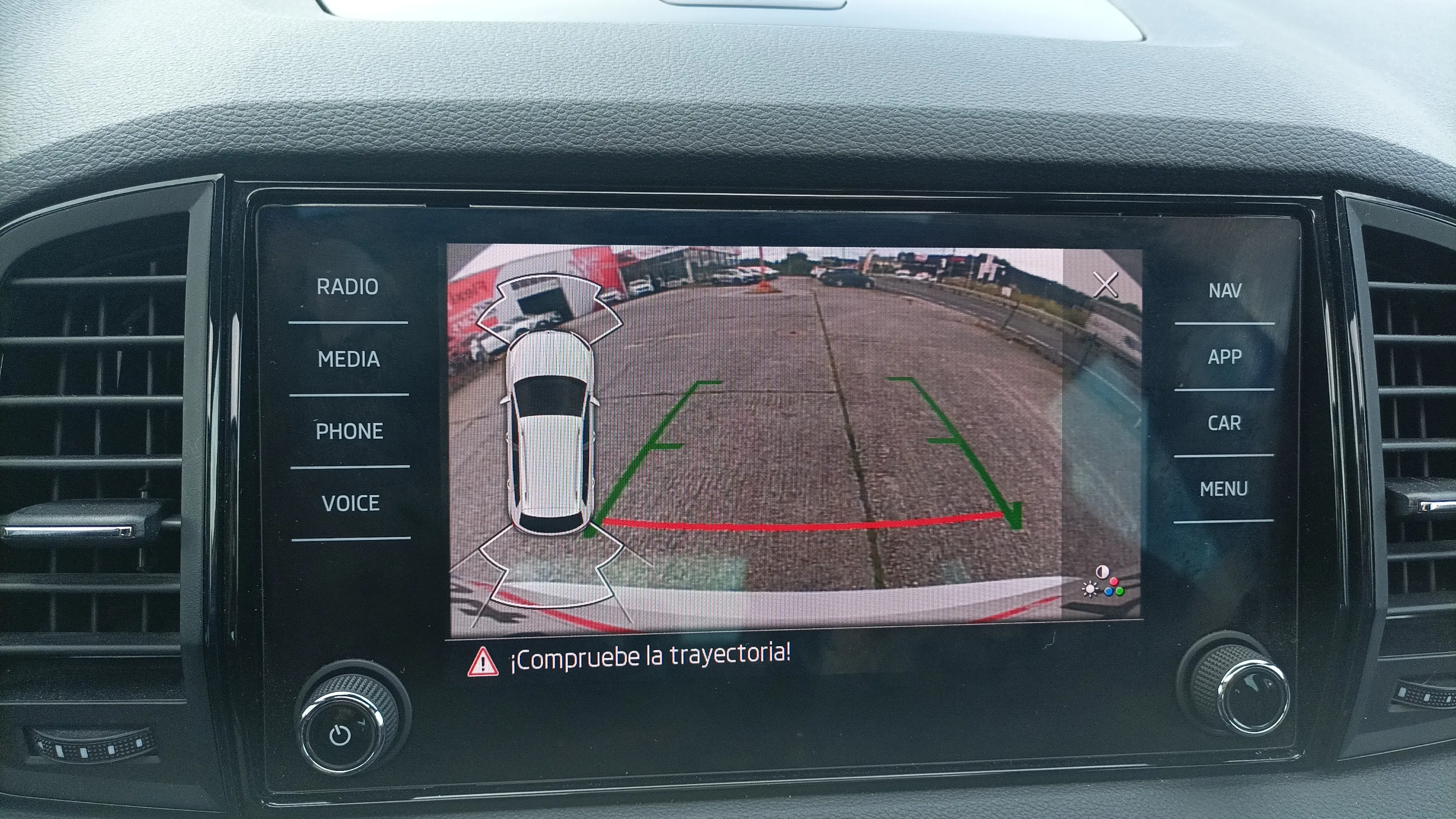 Škoda Karoq 1.5 TSI DSG ACT Scout - foto 15