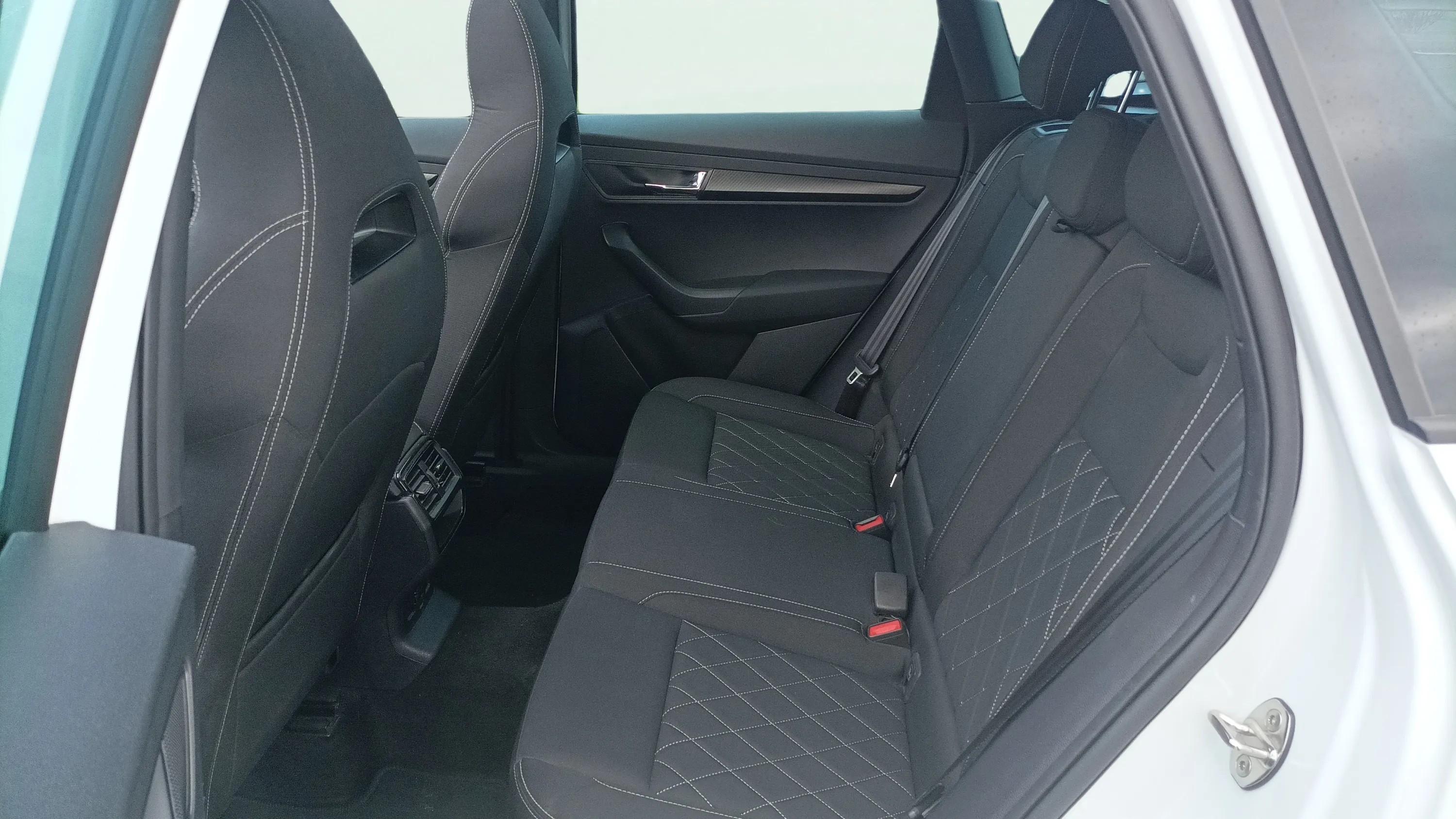 Škoda Karoq 1.5 TSI DSG ACT Scout - foto 22