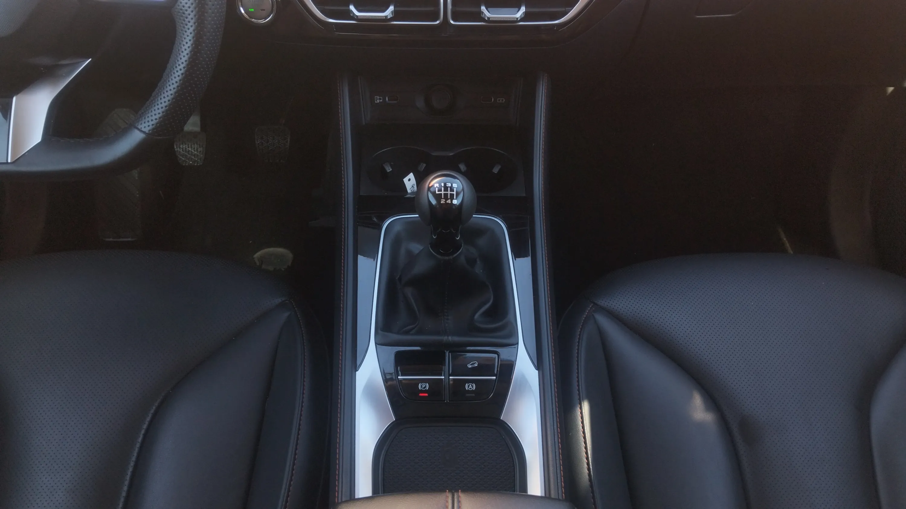 MG HS 1.5T Luxury - foto 24