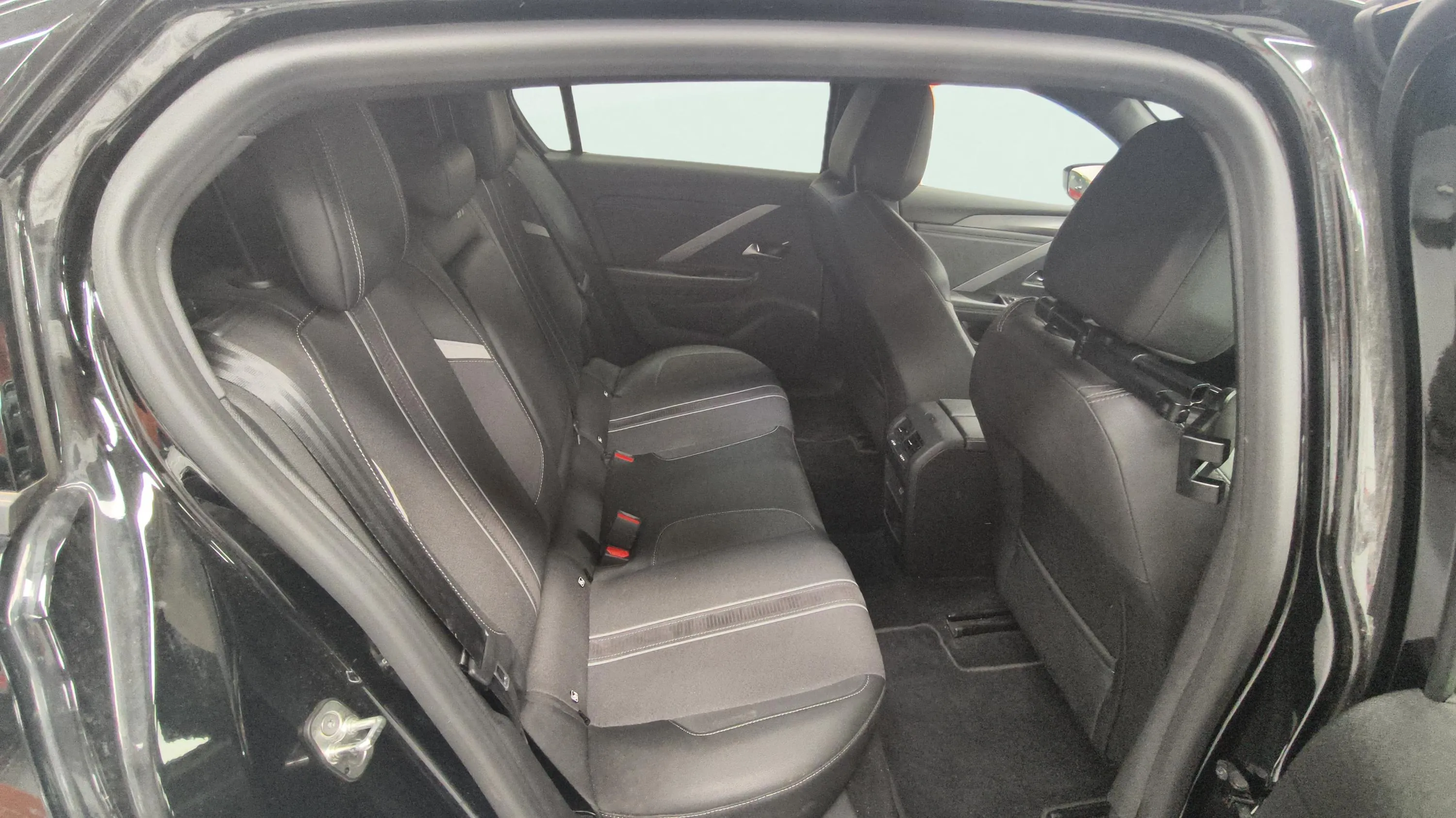 Opel Astra 1.2T XHT GS - foto 13
