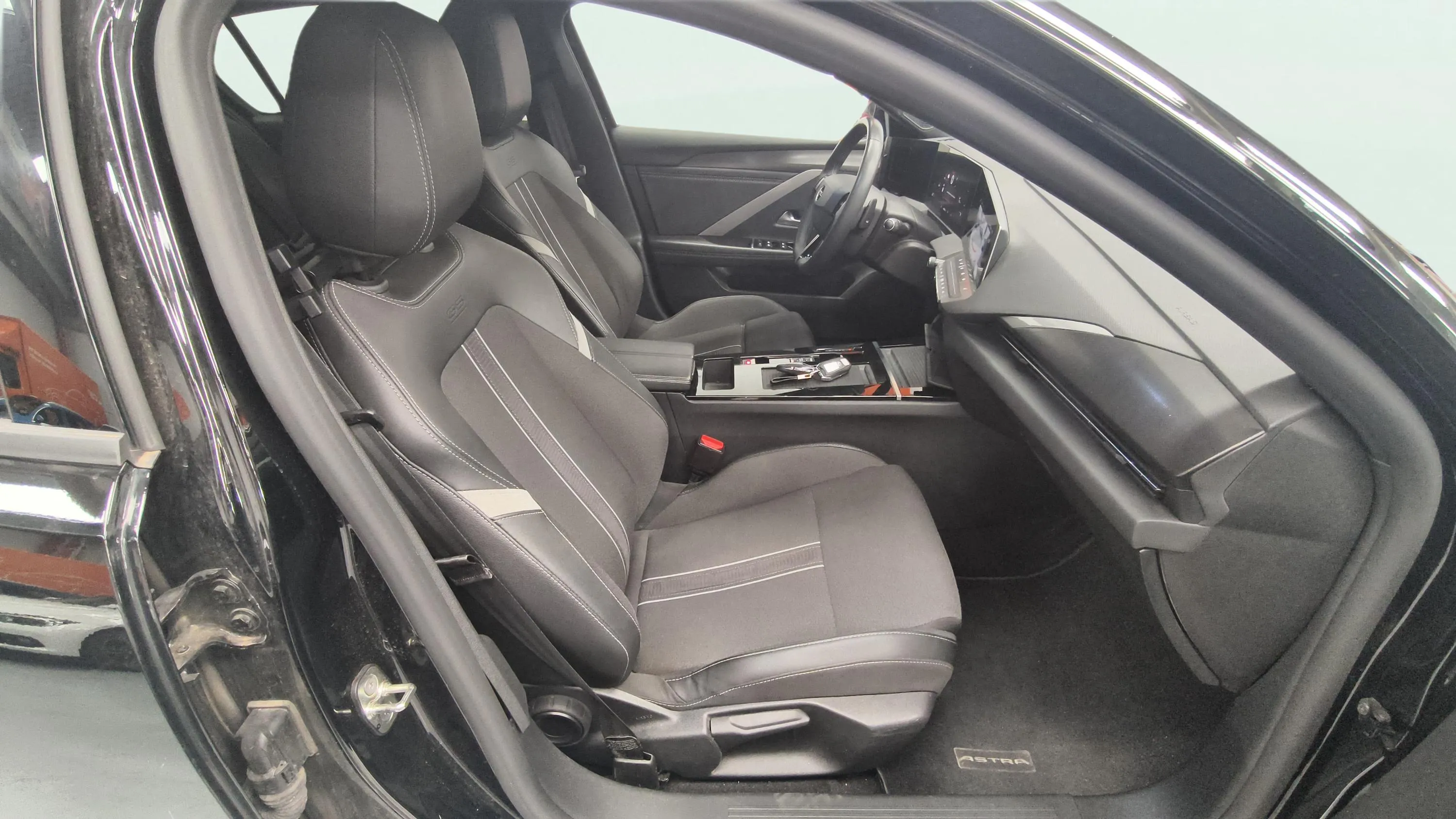 Opel Astra 1.2T XHT GS - foto 12