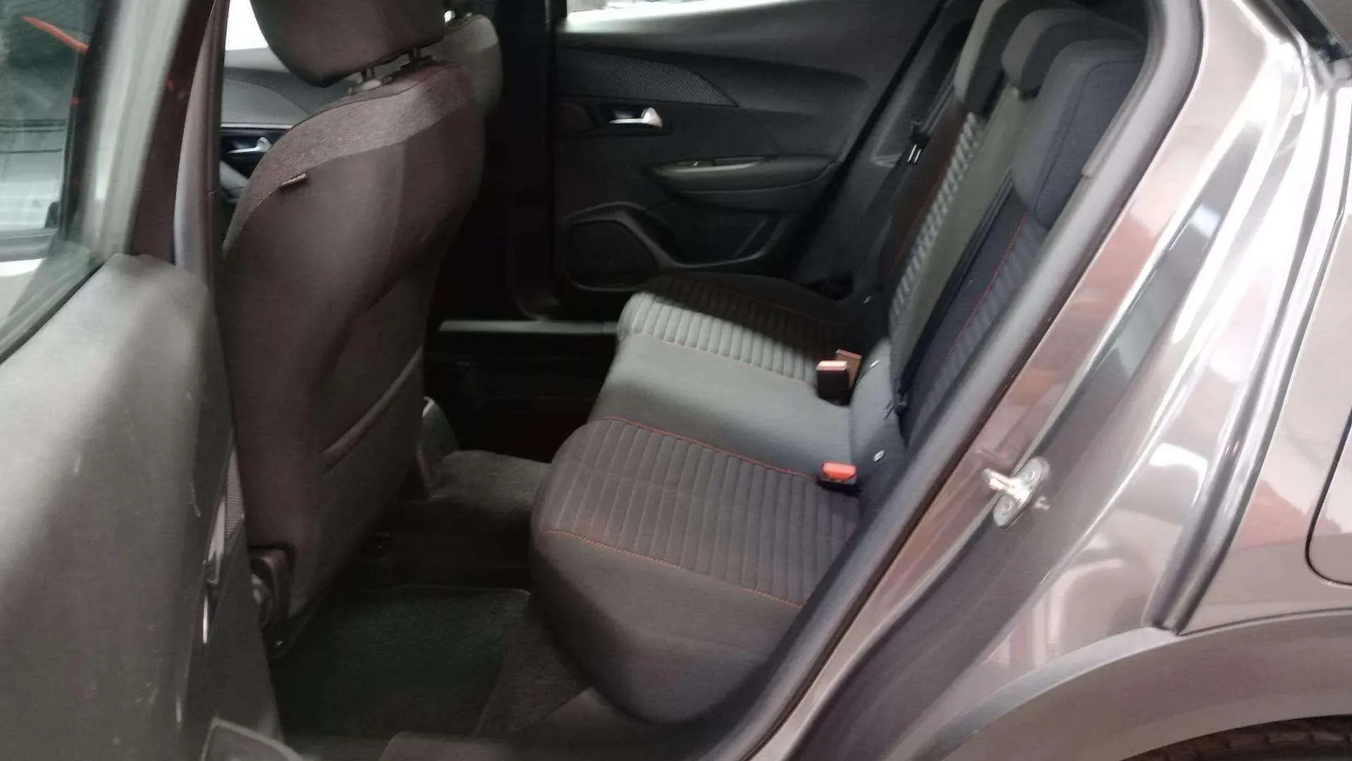 Peugeot 2008 Active BlueHDi - foto 11