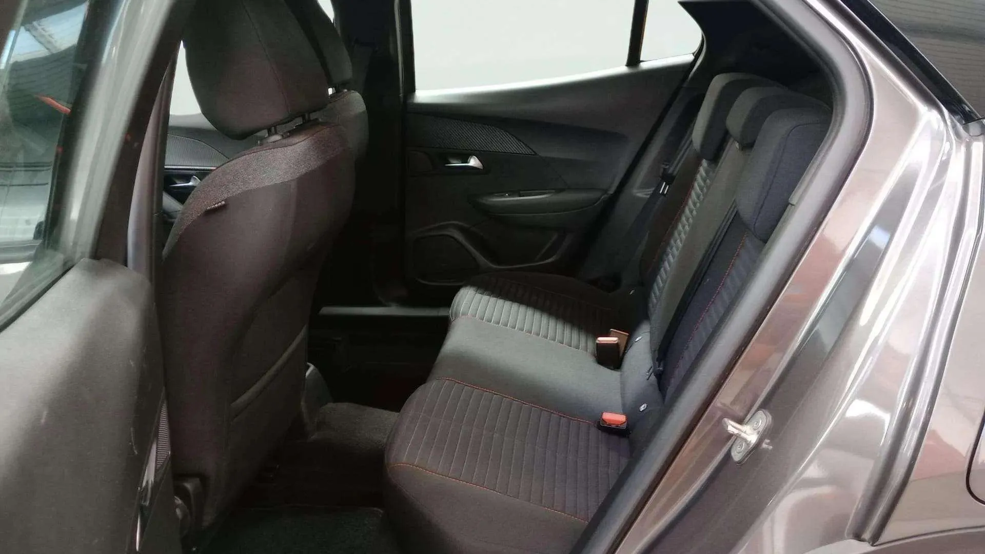 Peugeot 2008 Active BlueHDi - foto 8