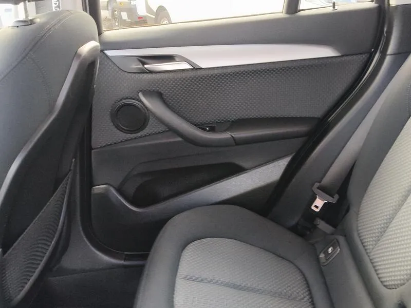 BMW X1 sDrive16d Business - foto 32