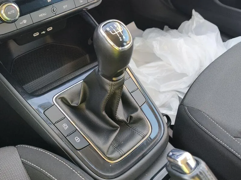 Škoda Fabia 1.0 TSI Emotion - foto 13