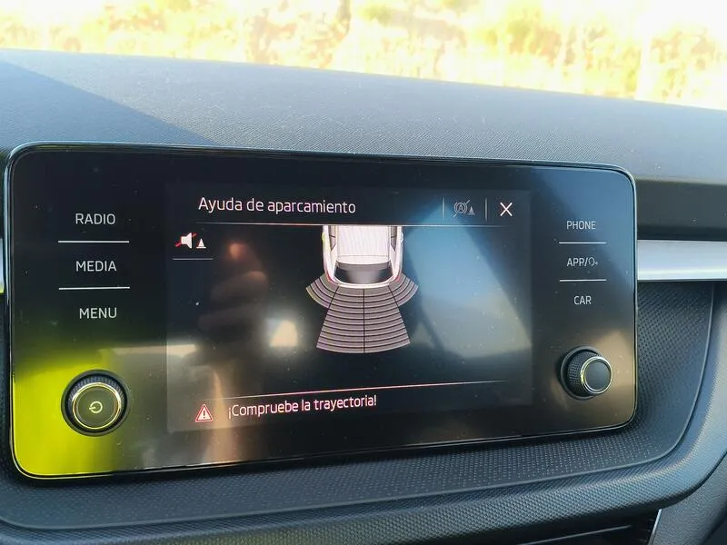 Škoda Fabia 1.0 TSI Emotion - foto 17