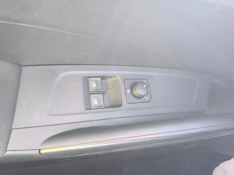 Škoda Fabia 1.0 TSI Emotion - foto 28