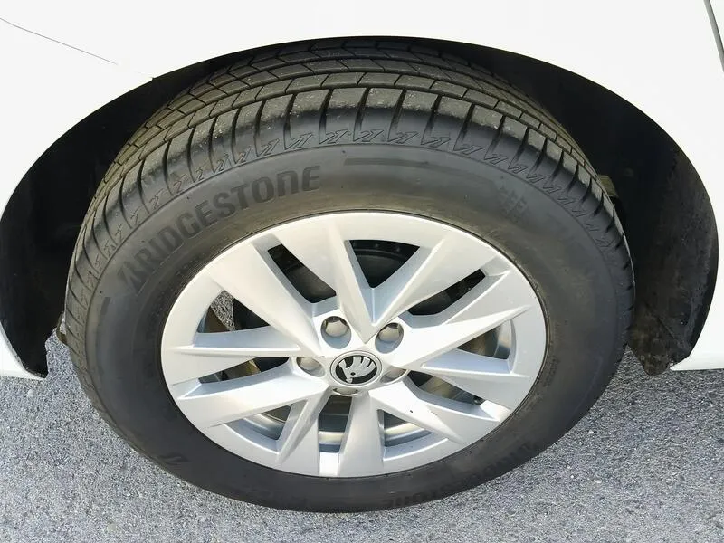 Škoda Fabia 1.0 TSI Emotion - foto 39