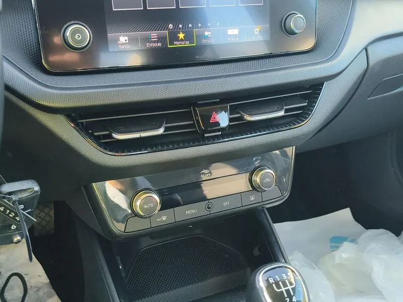Škoda Fabia 1.0 TSI Emotion - foto 12