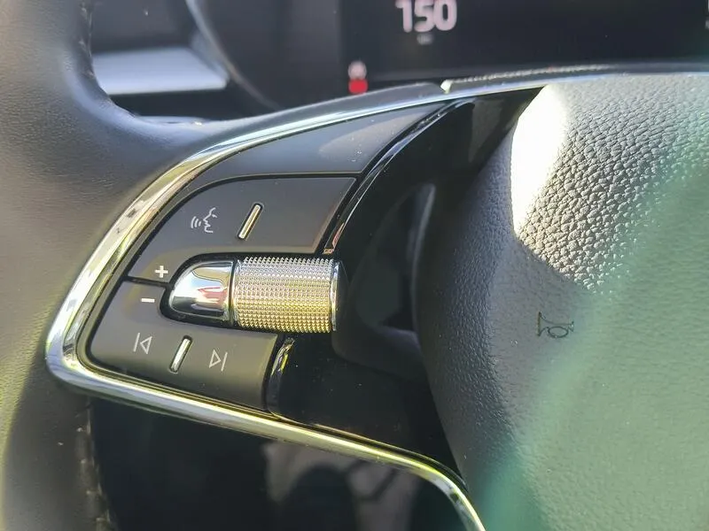 Škoda Fabia 1.0 TSI Emotion - foto 25