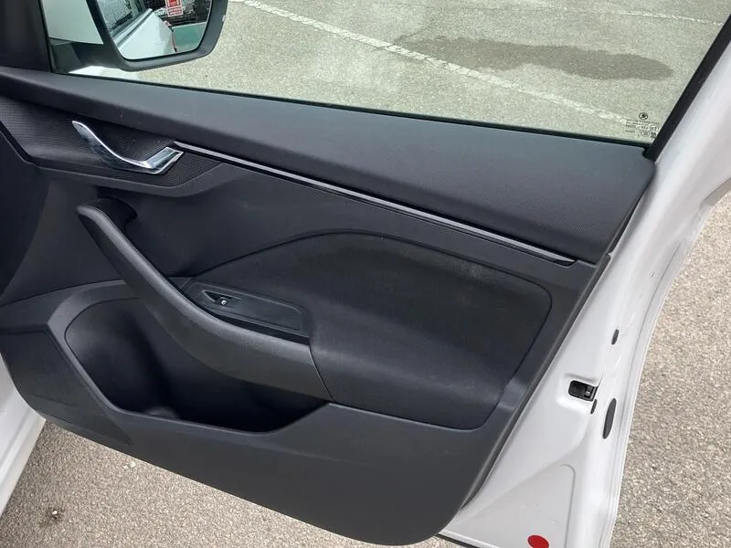 Škoda Kamiq 1.0 TSI DSG Ambition - foto 23