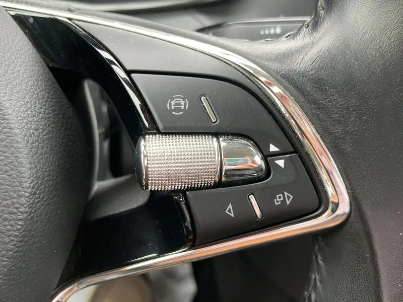 Škoda Kamiq 1.0 TSI DSG Ambition - foto 35