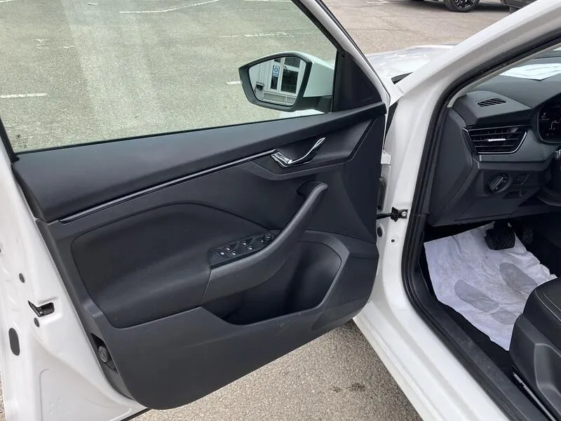 Škoda Kamiq 1.0 TSI DSG Ambition - foto 11