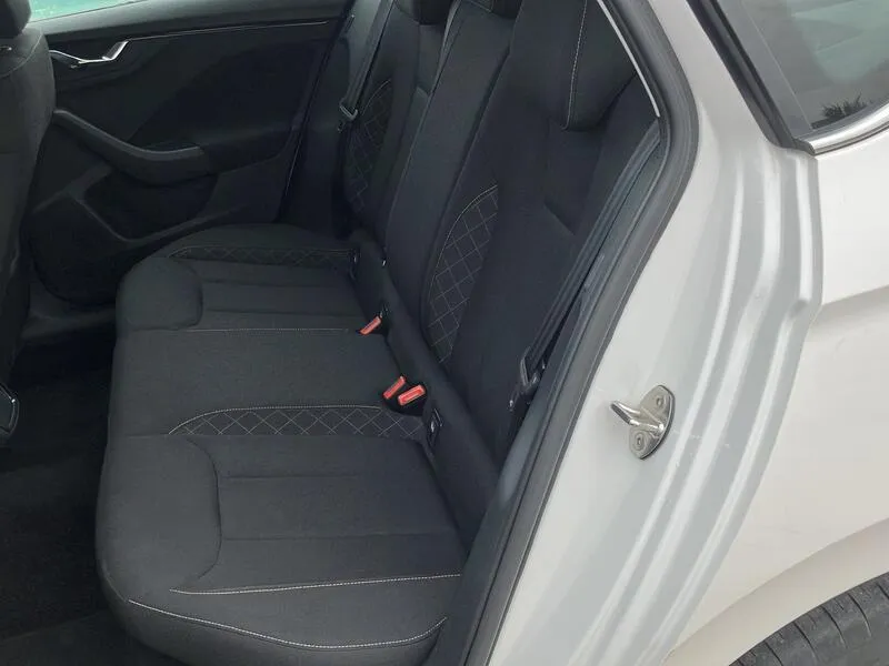 Škoda Kamiq 1.0 TSI DSG Ambition - foto 16