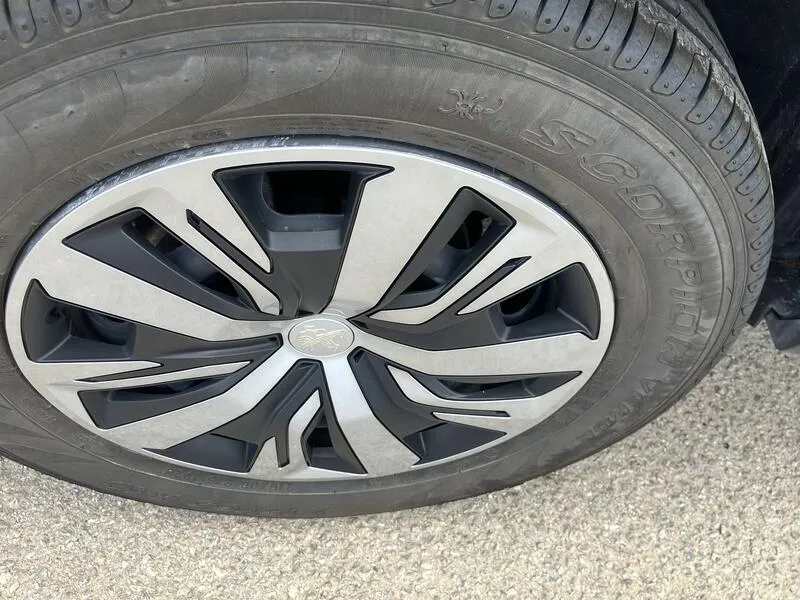 Peugeot 2008 Active PureTech - foto 30