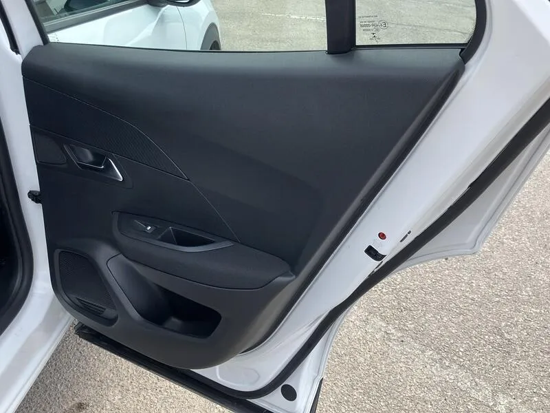 Peugeot 2008 Active PureTech - foto 19