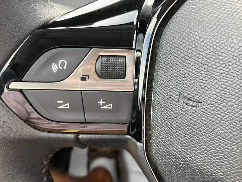 Peugeot 2008 Active PureTech - foto 36