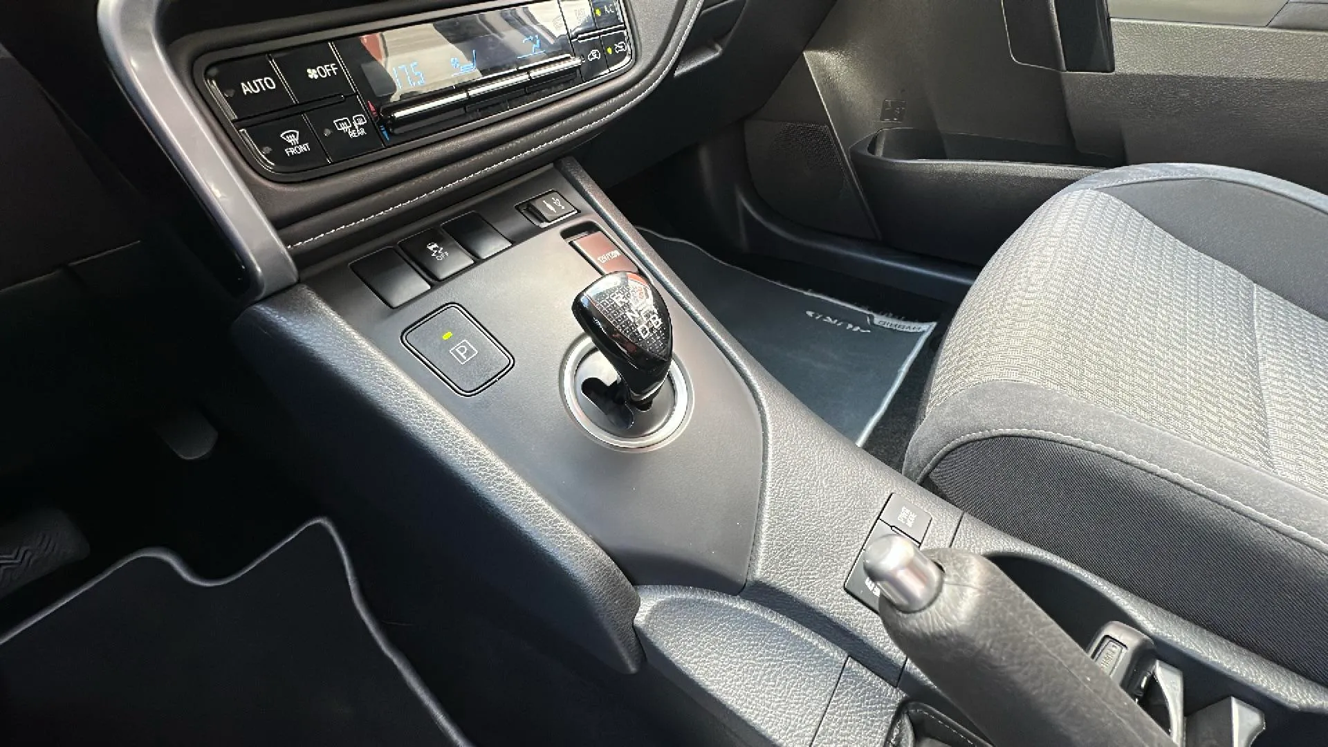 Toyota Auris 1.8 140H Active Touring Sports - foto 10