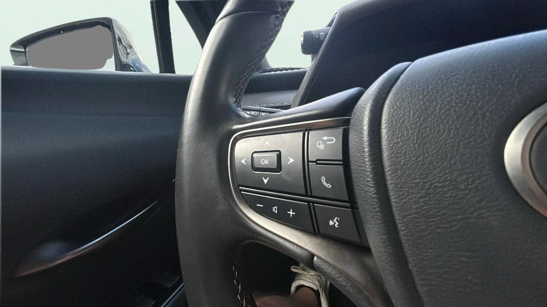 Lexus UX 2.0 250h Business - foto 11