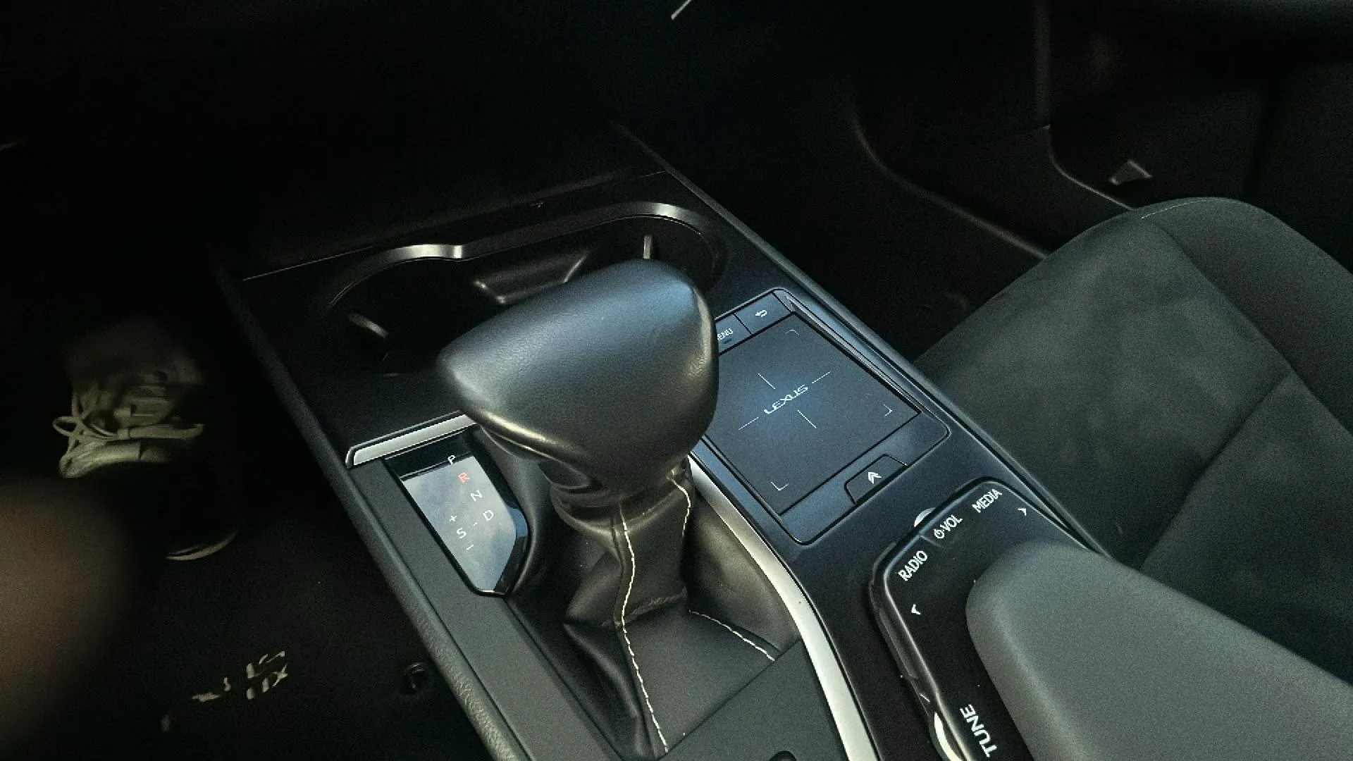 Lexus UX 2.0 250h Business - foto 16