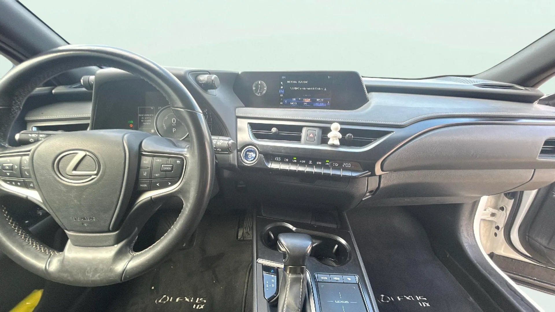 Lexus UX 2.0 250h Business - foto 10