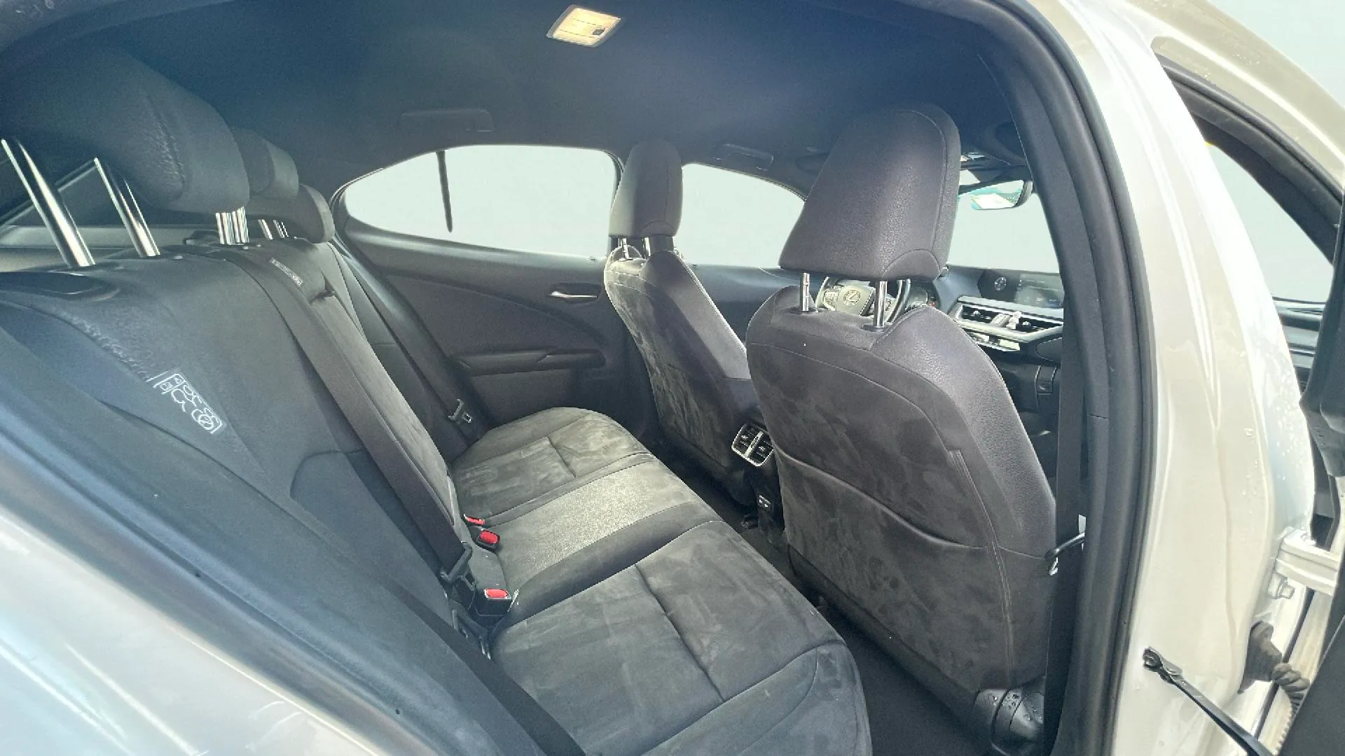 Lexus UX 2.0 250h Business - foto 20