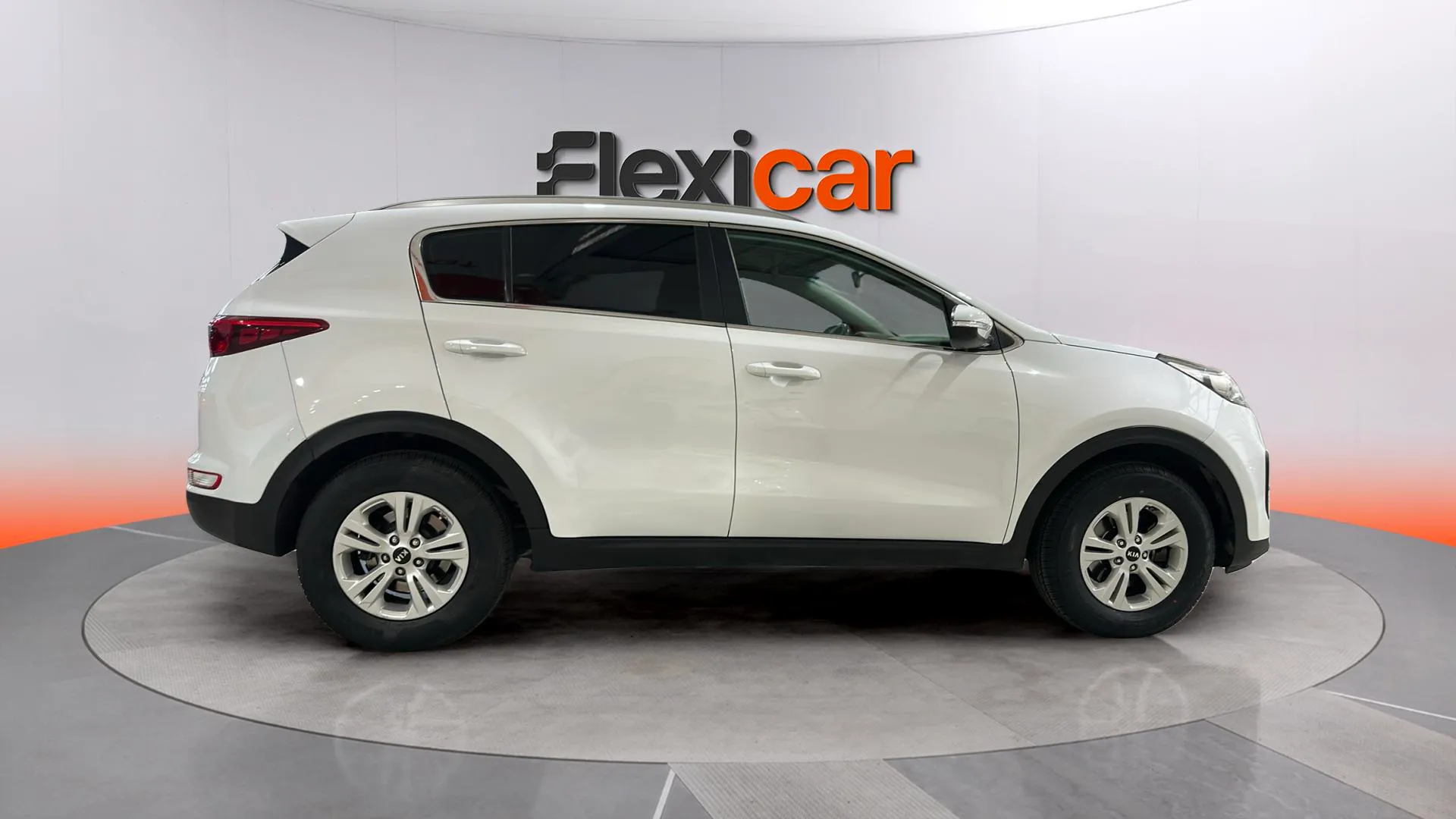 Kia Sportage 1.6 GDi Basic 4x2 - foto 8