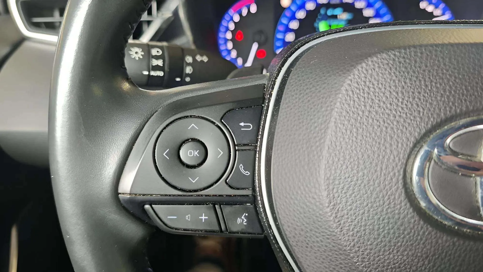 Toyota Corolla 2.0 180H Advance E-CVT Touring Sport - foto 14
