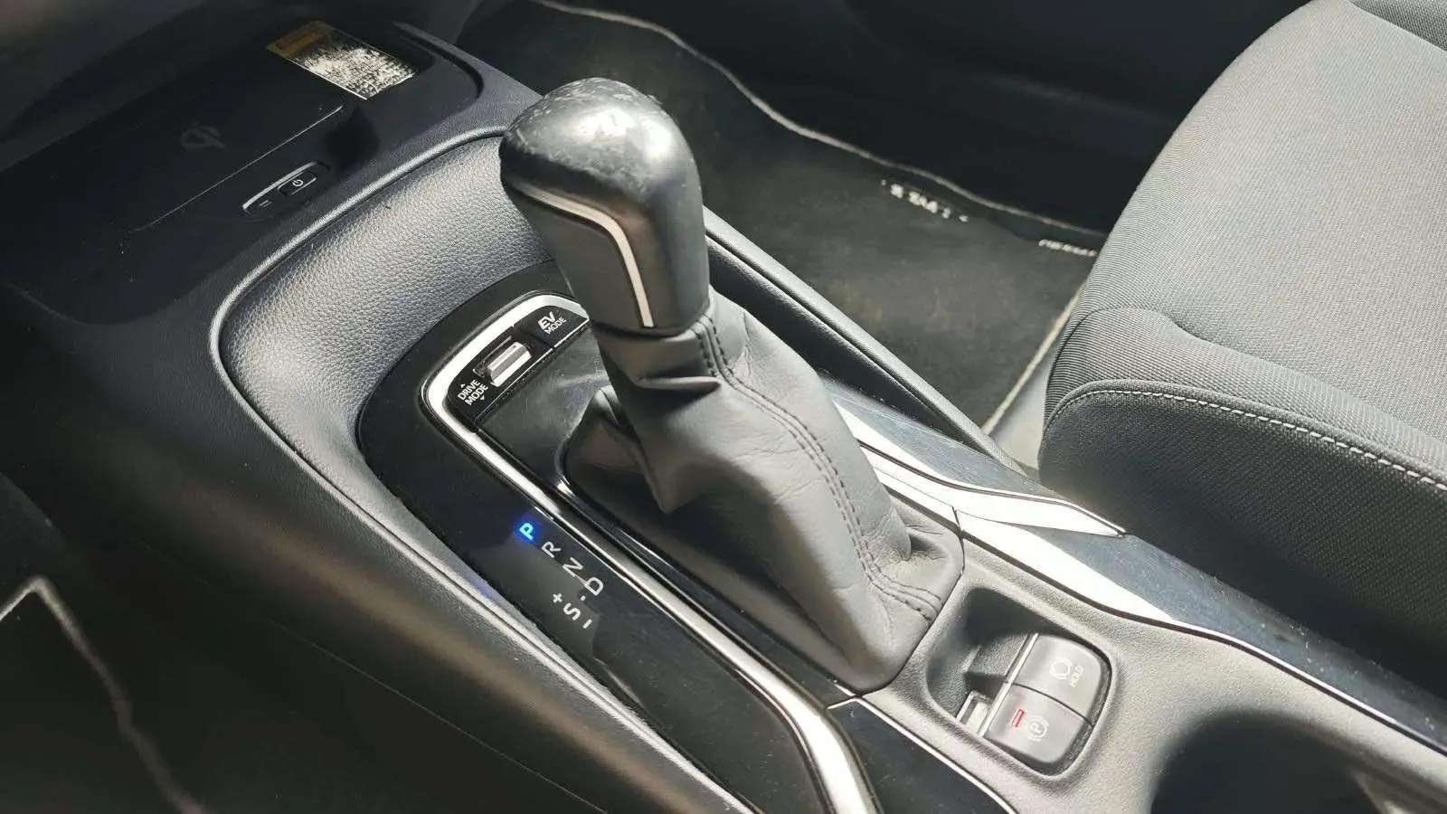 Toyota Corolla 2.0 180H Advance E-CVT Touring Sport - foto 22