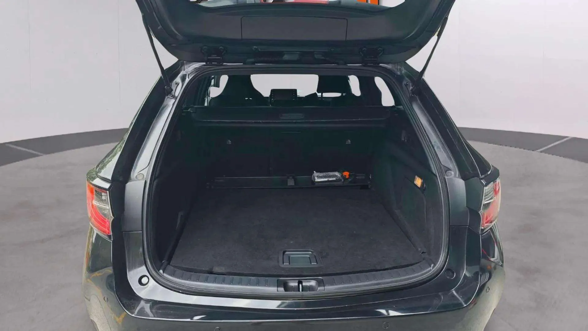 Toyota Corolla 2.0 180H Advance E-CVT Touring Sport - foto 31