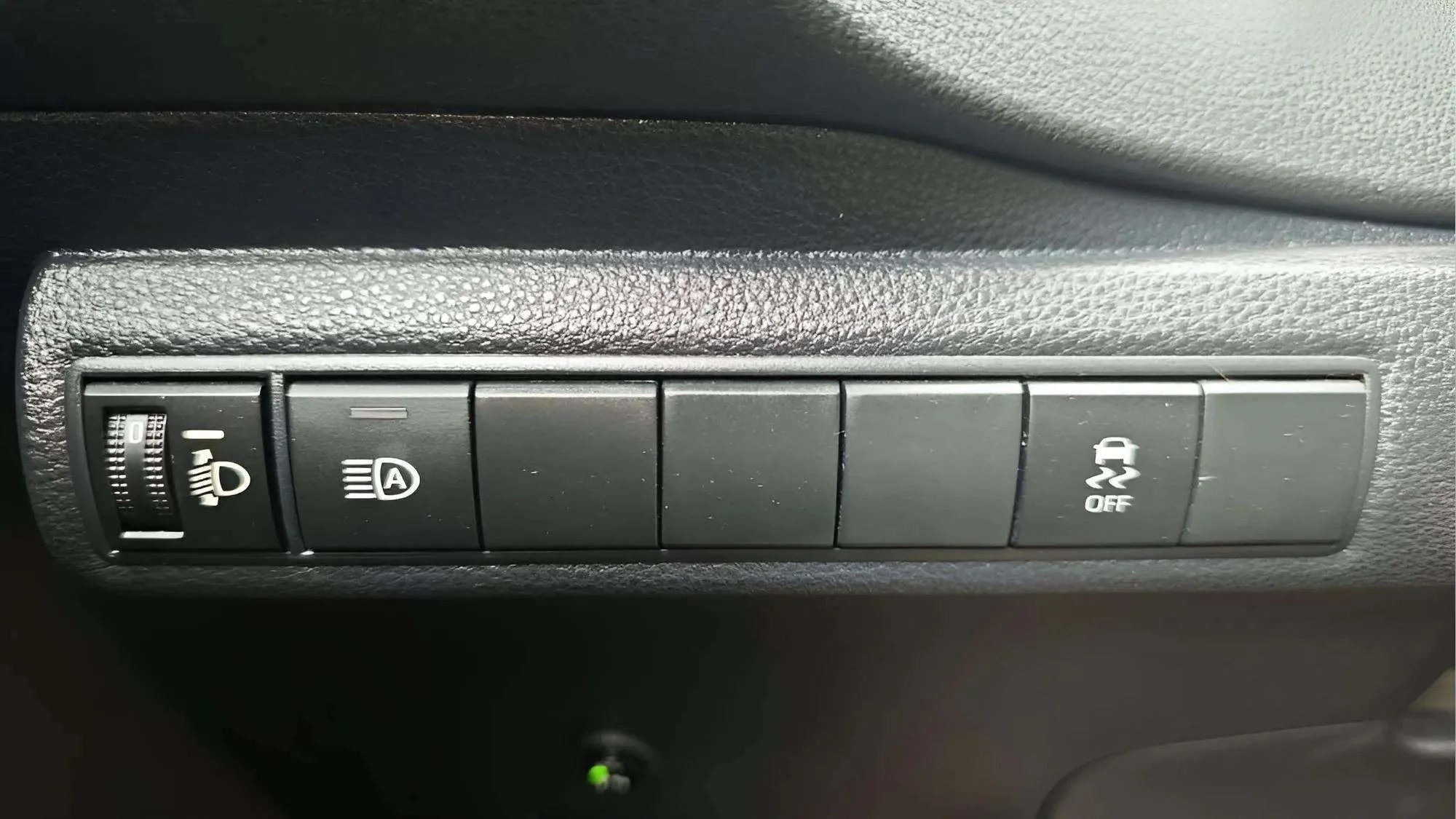 Toyota Corolla 2.0 180H Advance E-CVT Touring Sport - foto 26