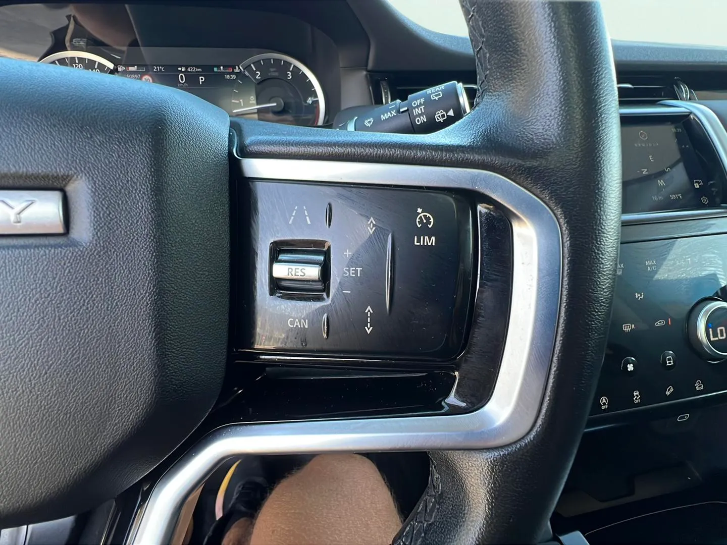 Land Rover Discovery Sport 2.0D TD4 AWD MHEV Urban Edition - foto 21