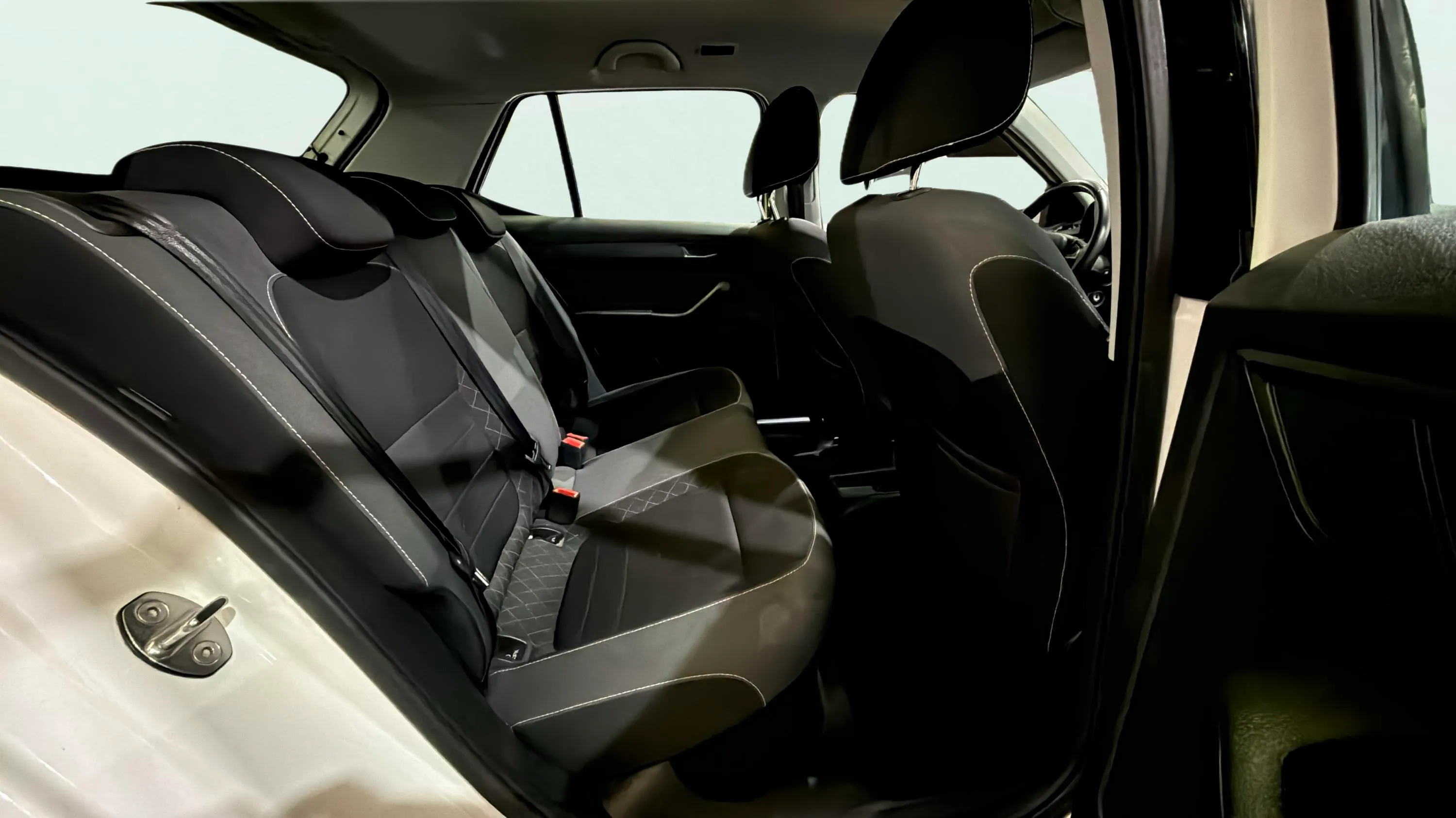 Škoda Fabia 1.0 TSI Ambition - foto 19