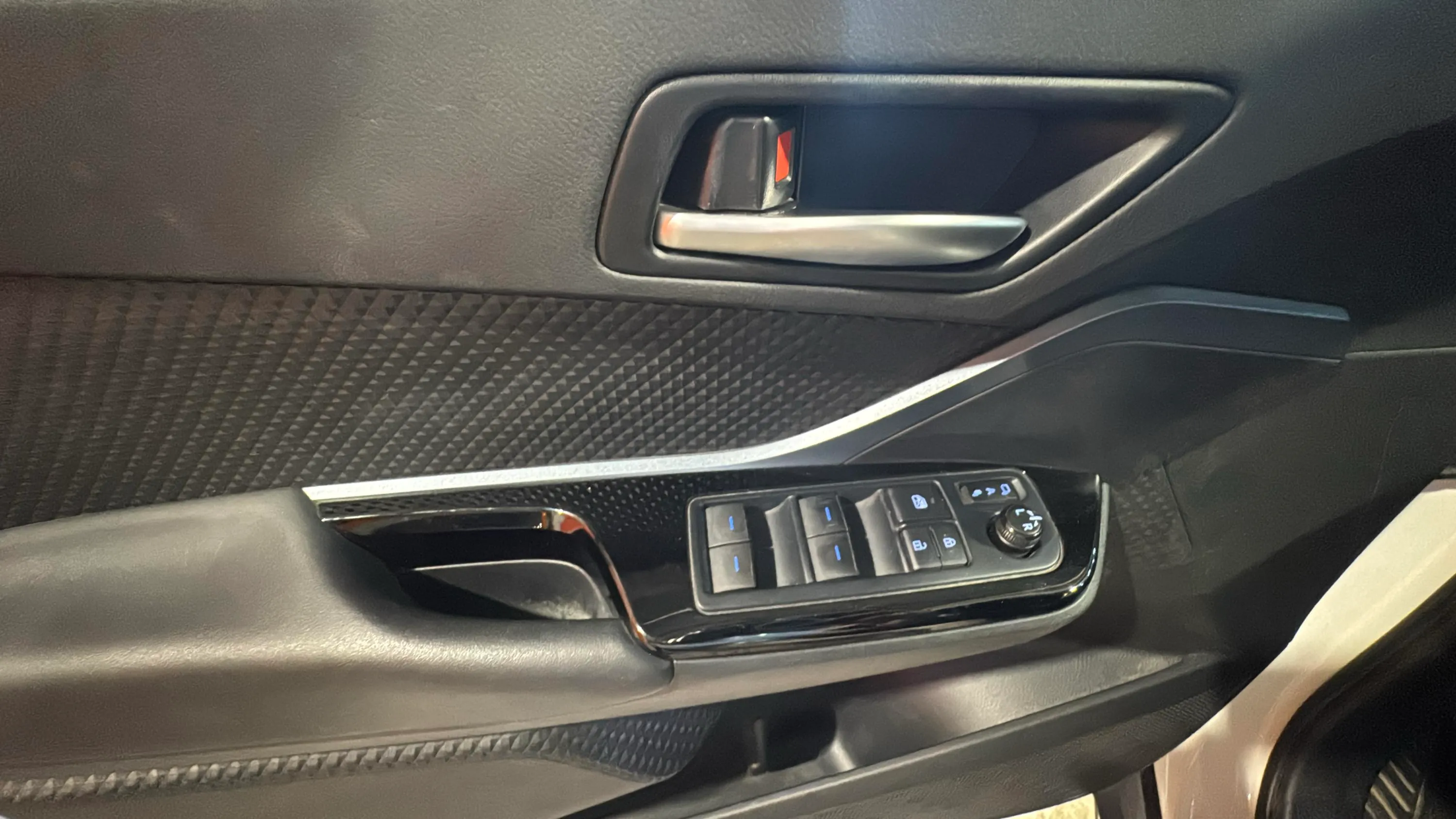 Toyota C-HR 1.8 125H Advance - foto 23