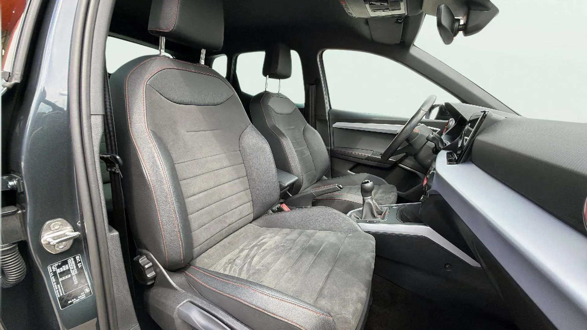 SEAT Arona 1.0 TSI FR - foto 17