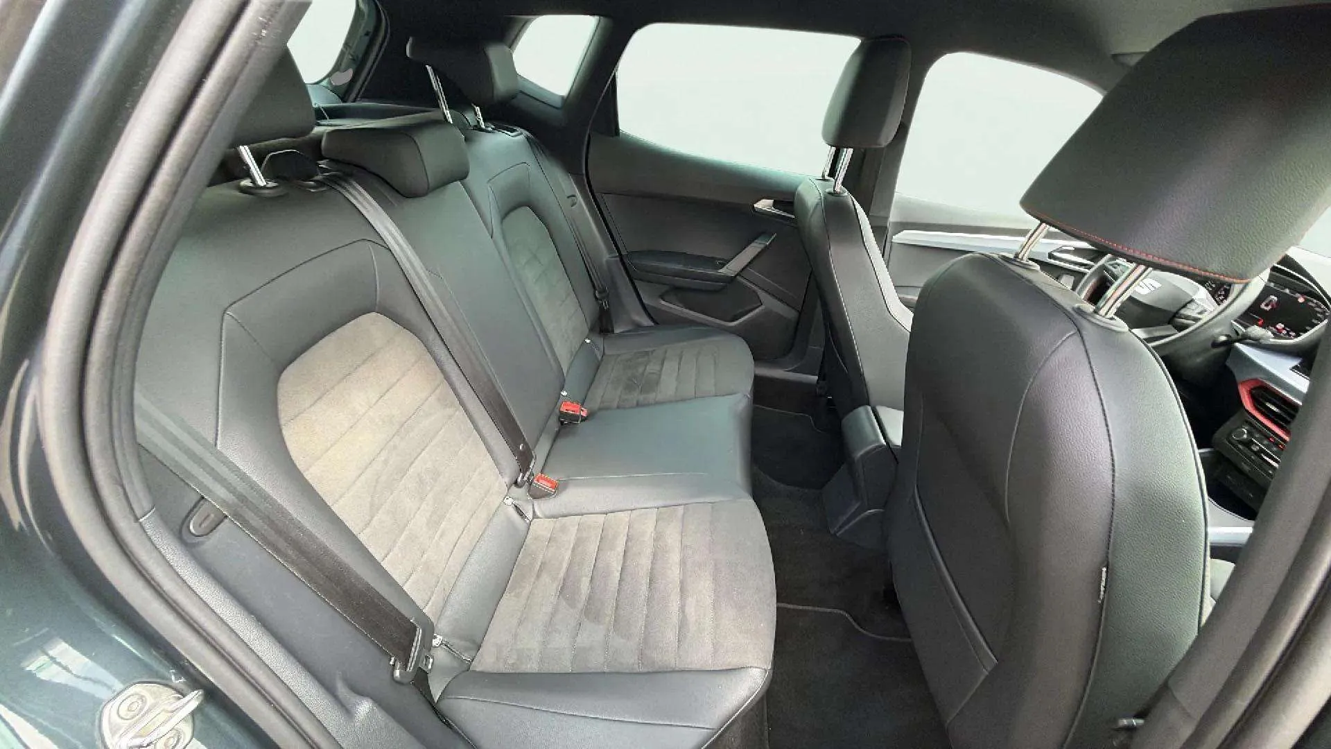 SEAT Arona 1.0 TSI FR - foto 18