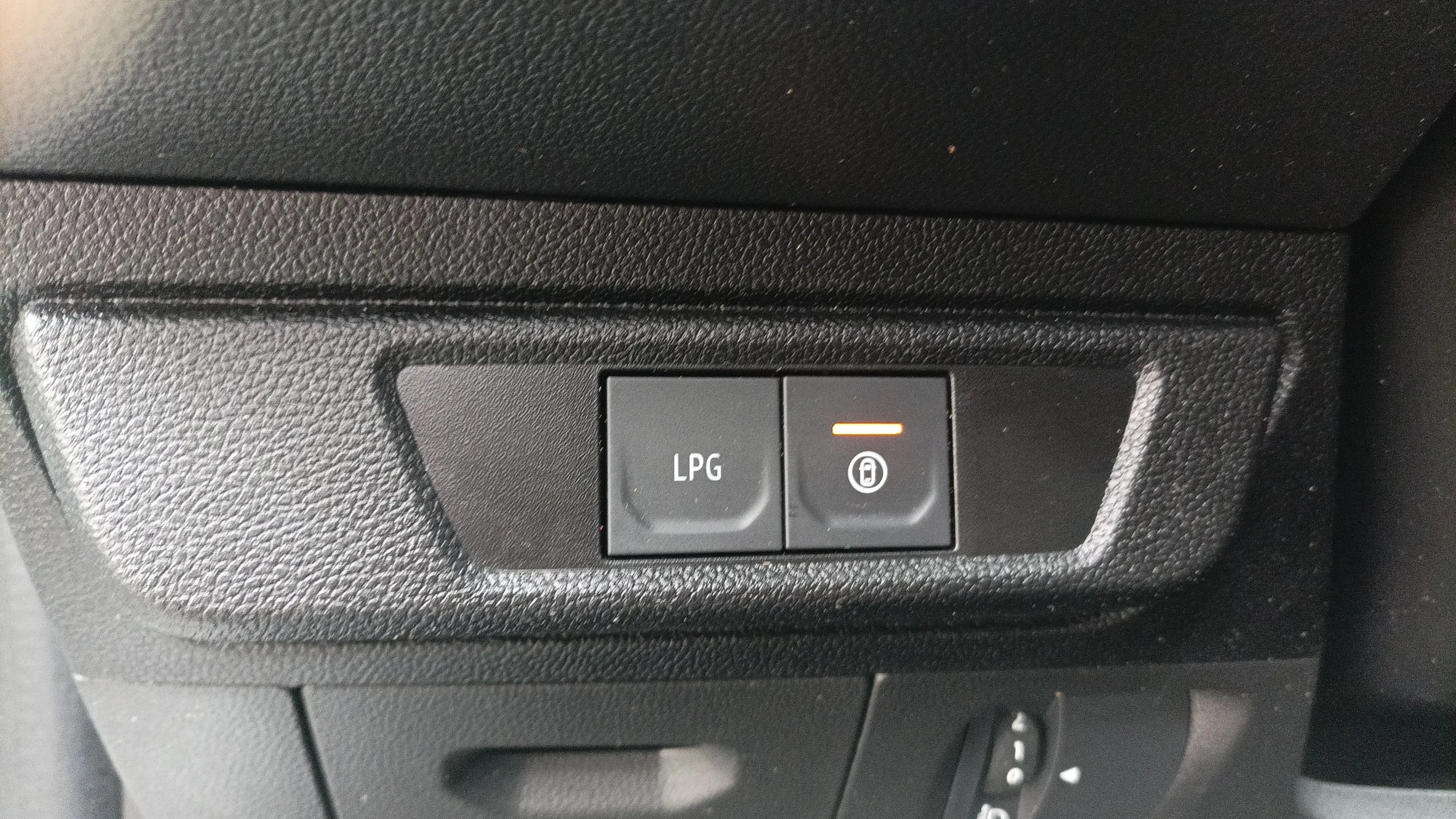 Dacia Sandero Essential SCe 65 - foto 20