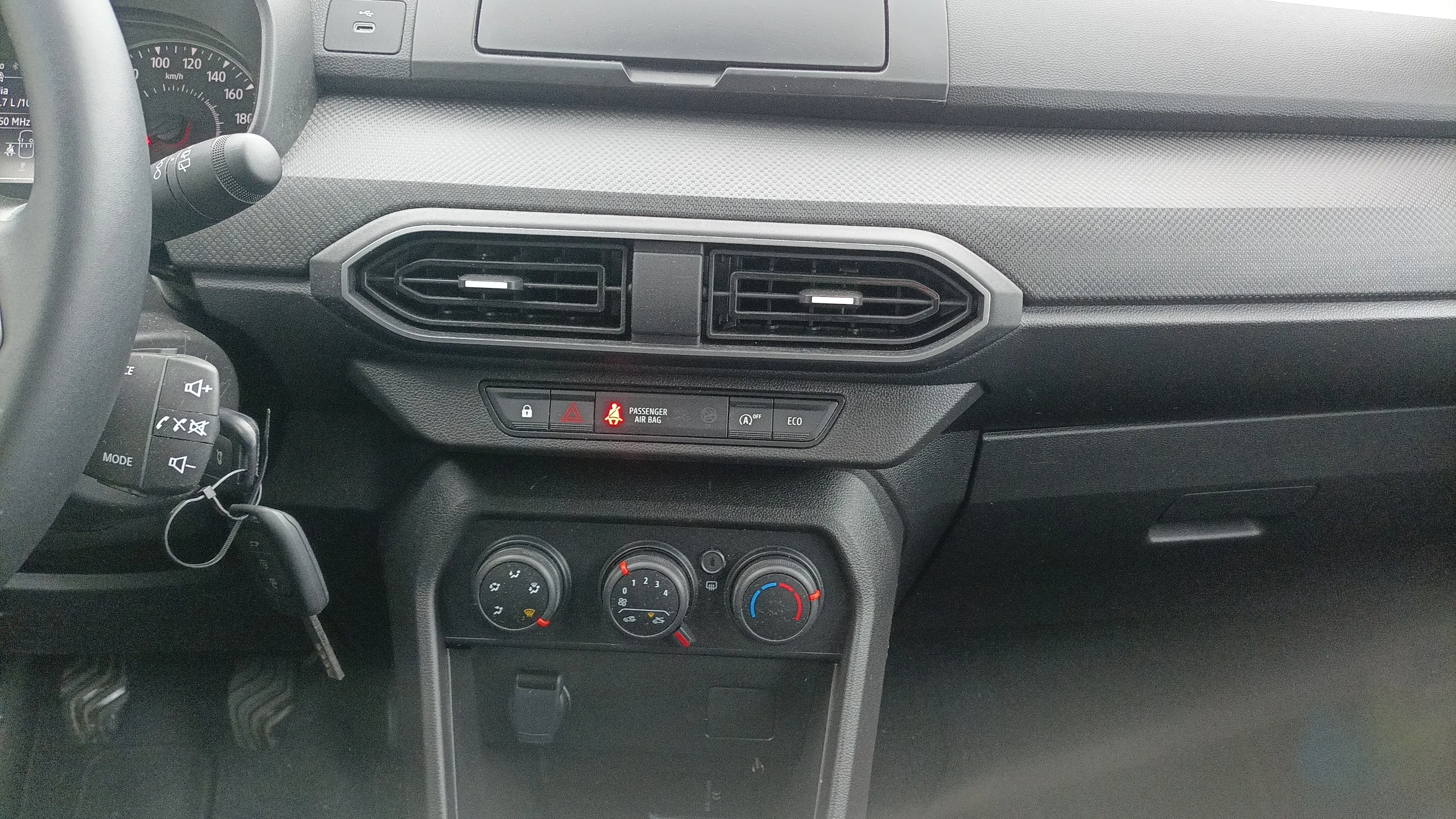 Dacia Sandero Essential SCe 65 - foto 10