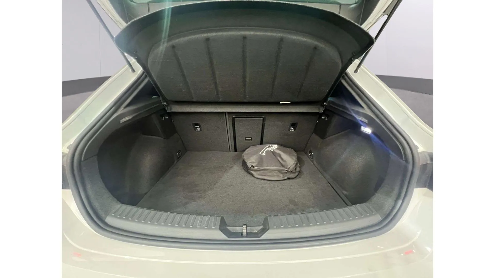 SEAT León 1.4 e-Hybrid DSG-6 FR - foto 9