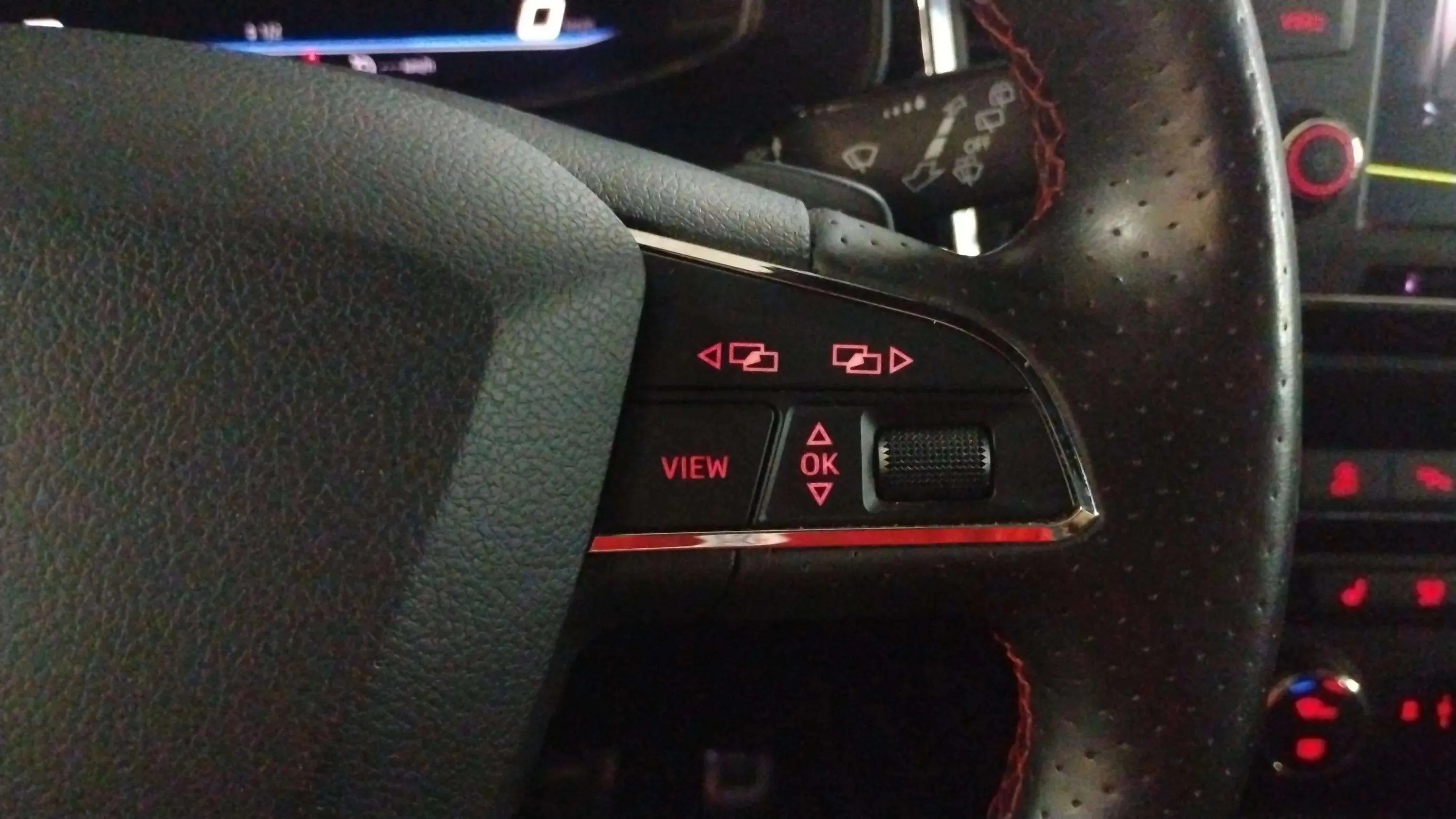 SEAT Ateca 2.0 TSI DSG-7 4D FR Plus - foto 20