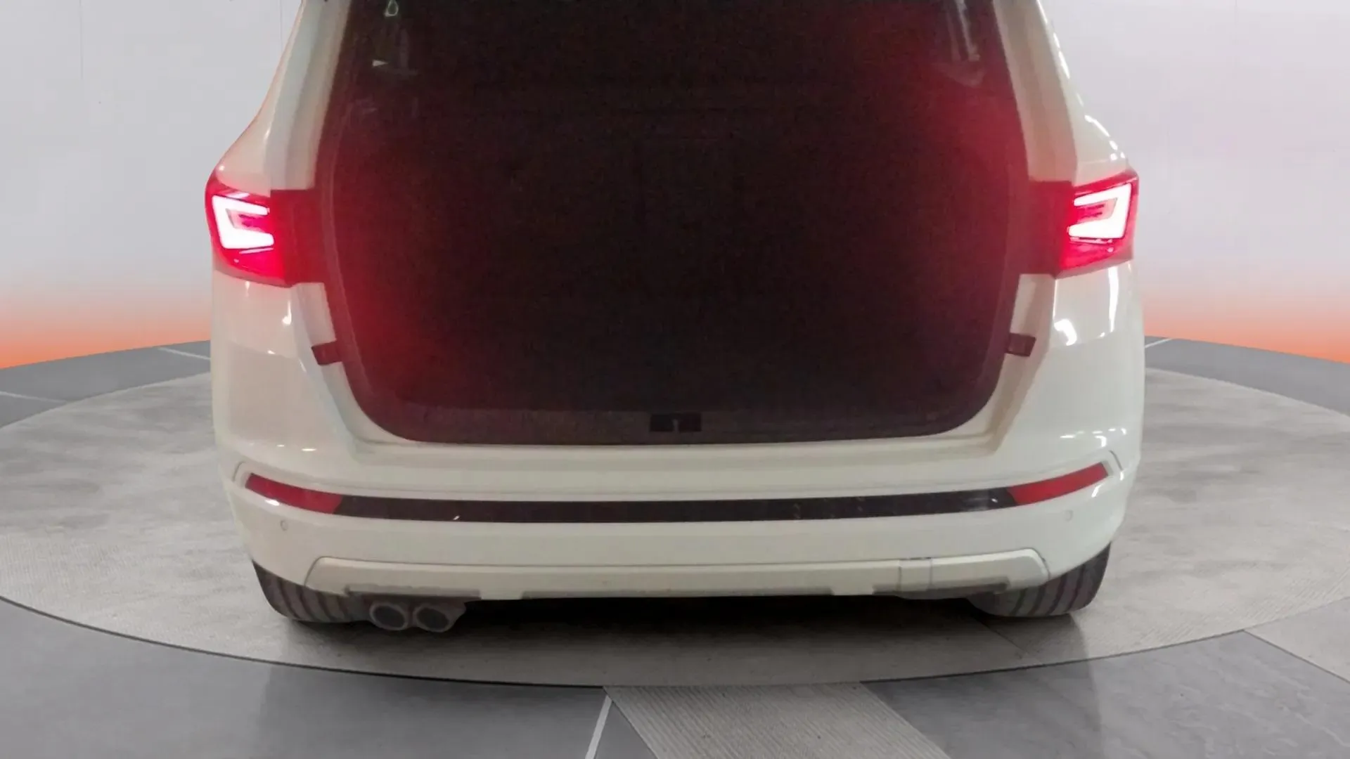 SEAT Ateca 2.0 TSI DSG-7 4D FR Plus - foto 25