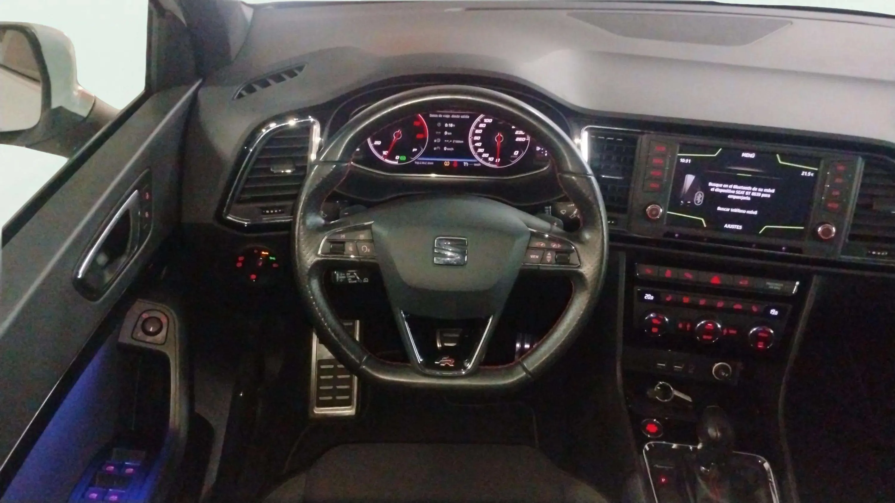 SEAT Ateca 2.0 TSI DSG-7 4D FR Plus - foto 17