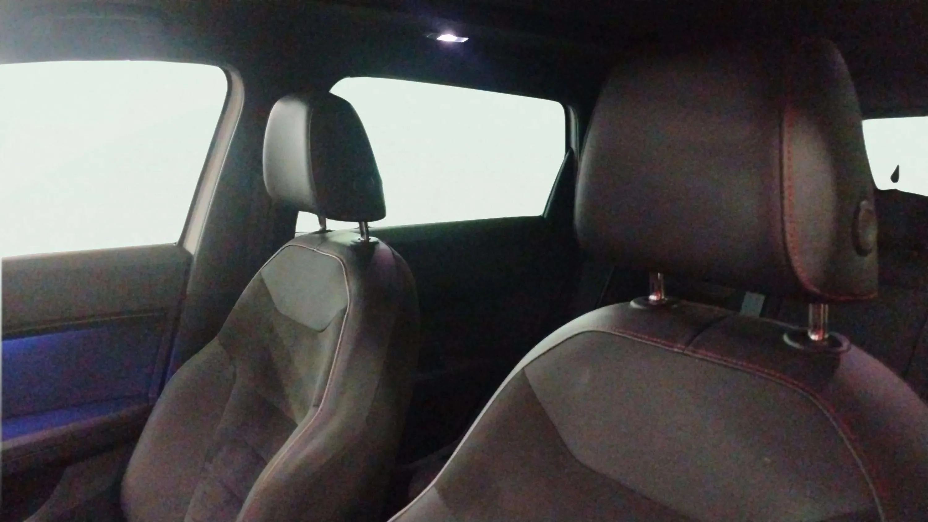 SEAT Ateca 2.0 TSI DSG-7 4D FR Plus - foto 7