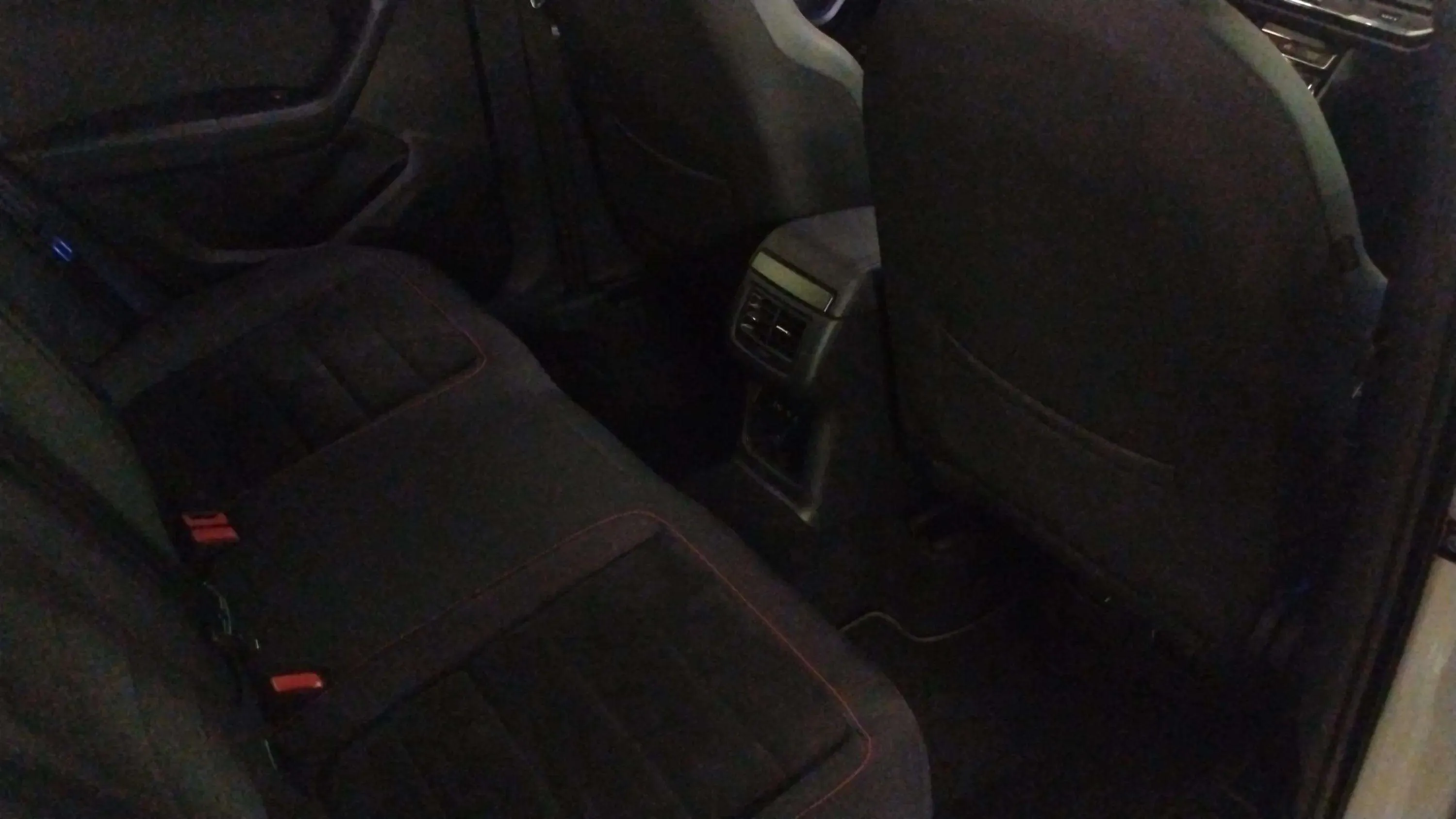 SEAT Ateca 2.0 TSI DSG-7 4D FR Plus - foto 11