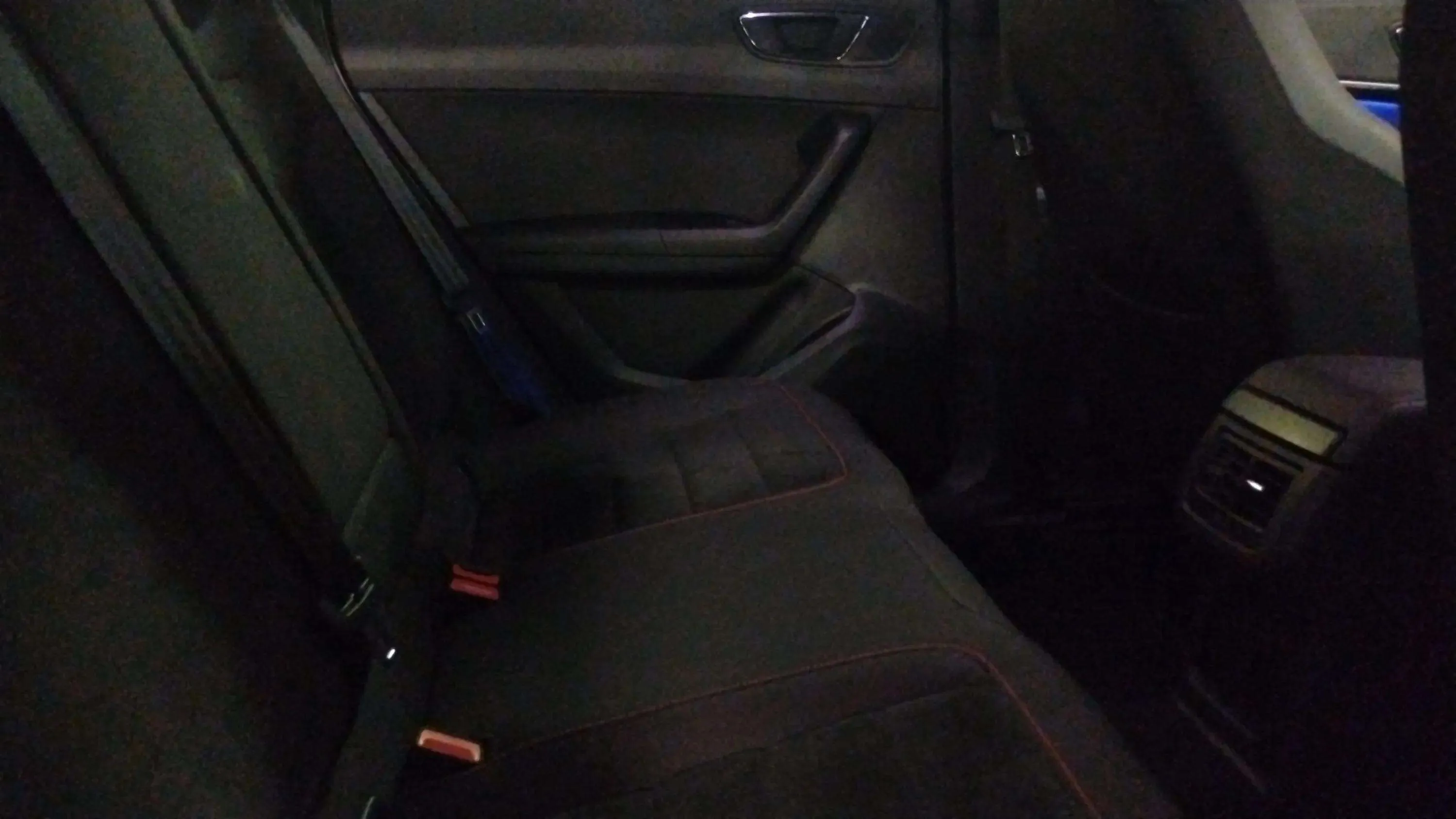 SEAT Ateca 2.0 TSI DSG-7 4D FR Plus - foto 12